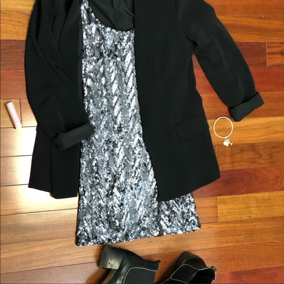 Dress - Picture 3 of 6